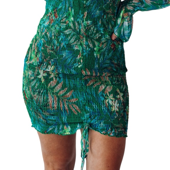 NWT In The Tropics Smocked Dress - Picture 8 of 12